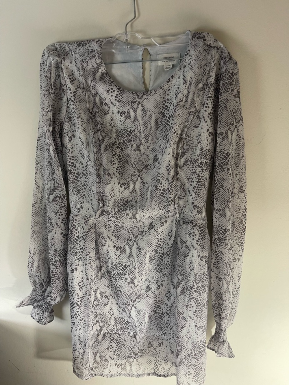SERAPHINE GREY SNAKESKIN PRINT MATERNITY/NURSING BLOUSE TOP size 6